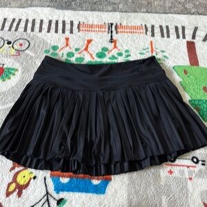 Gold Hinge pleated skort